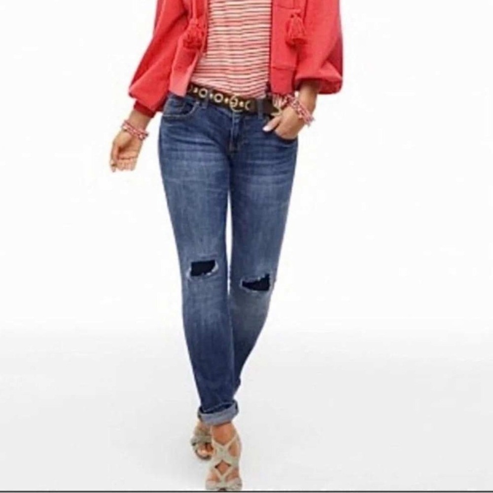 $120 CABI Slim Boyfriend 5695 Dark Wash Distressed Skinny Blue Jeans Size 4 NWOT